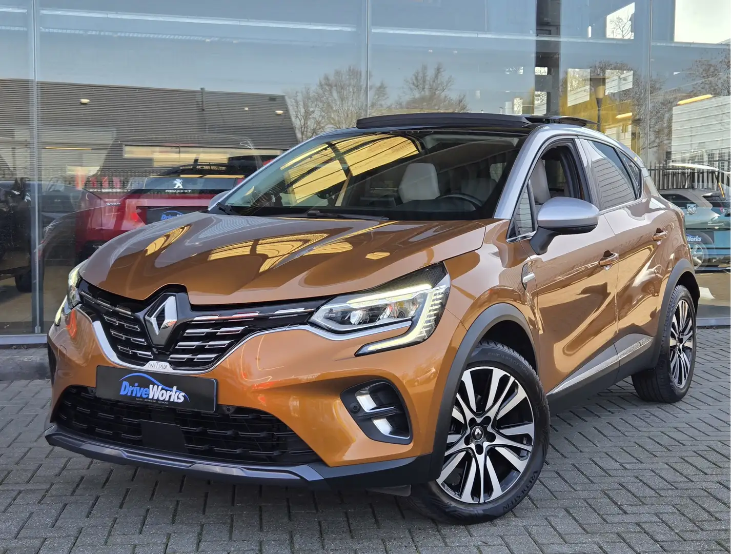 Renault Captur 1.3 TCe 155 PK Initiale Paris | Volledig dealer on Braun - 1