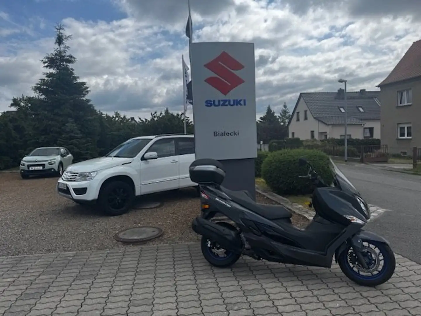 Suzuki Burgman 400 AN 400 Grey - 2