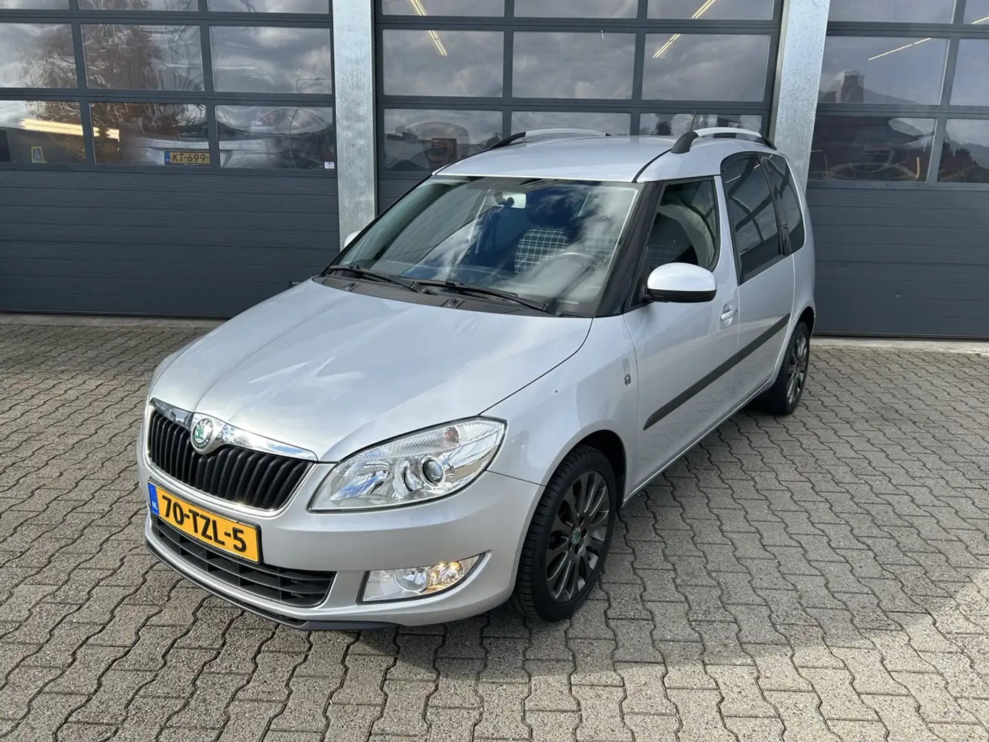 Skoda Roomster 1.2 TSI 86pk Style Gris - 1