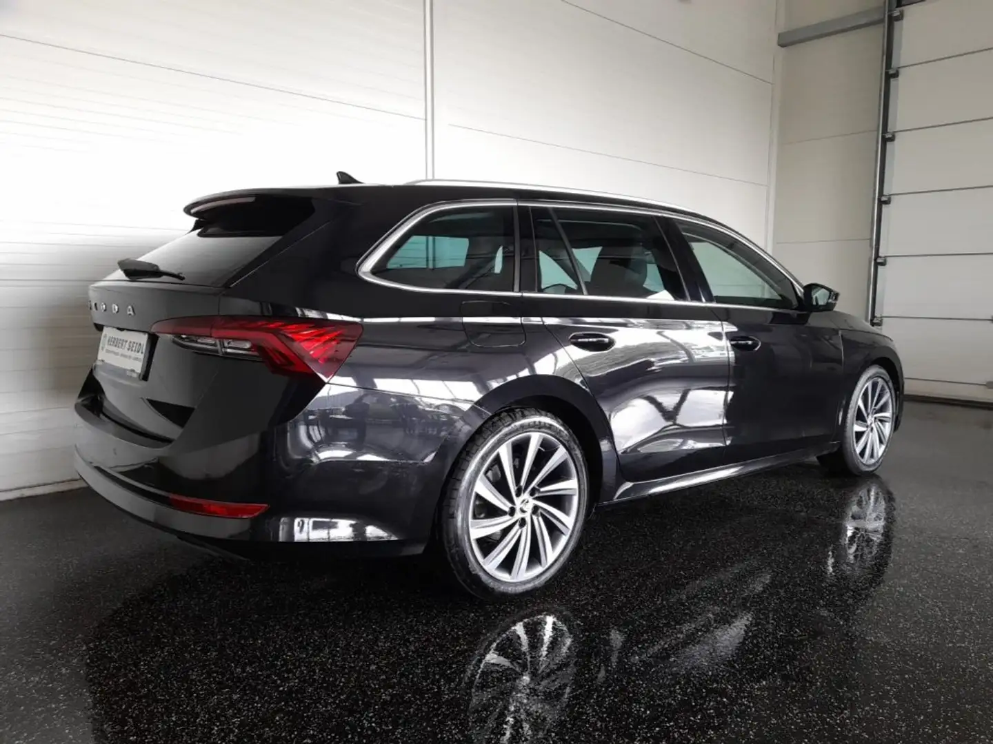 Skoda Octavia Combi STYLE 2,0 TDI DSG *SKY / VOLL-LED MIT FLA & DYN BLINKER / VIRTUELL / NAVI / AHV & KAMERA / ACC* Schwarz - 2
