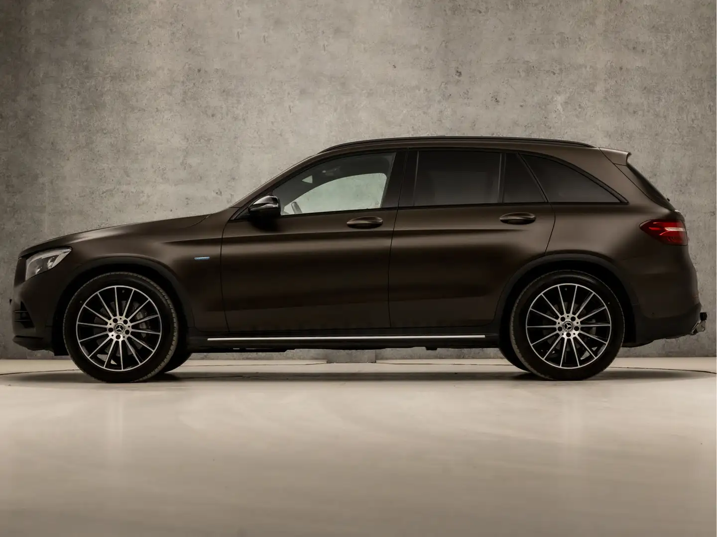 Mercedes-Benz GLC 350 350e 4MATIC AMG Premium Plus 279Pk Automaat (PANOR Bruin - 2