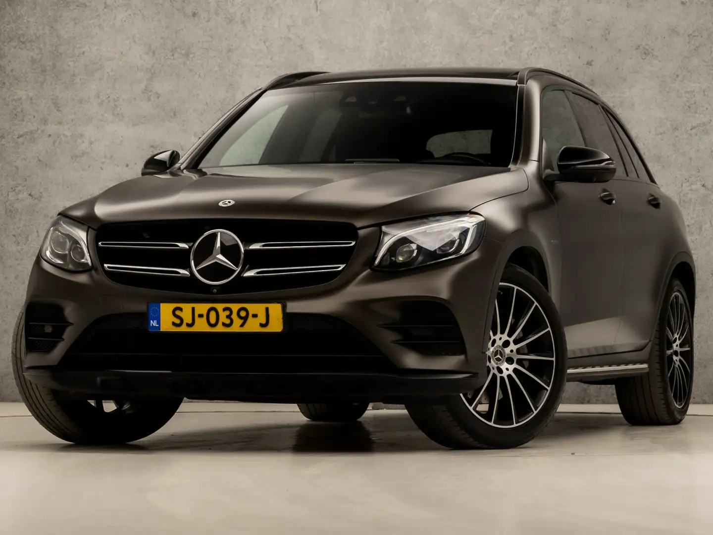 Mercedes-Benz GLC 350 350e 4MATIC AMG Premium Plus 279Pk Automaat (PANOR Bruin - 1