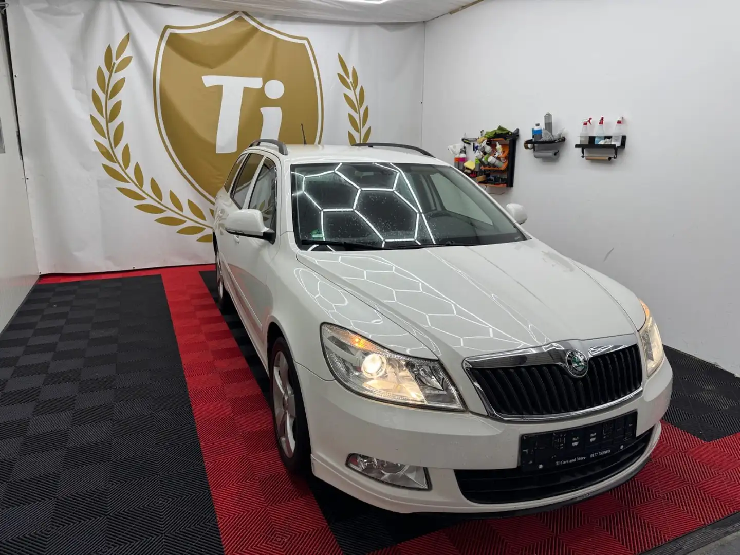 Skoda Octavia *Octavia*Combi*Sport*Edition*STZGH*NAVI* Weiß - 2