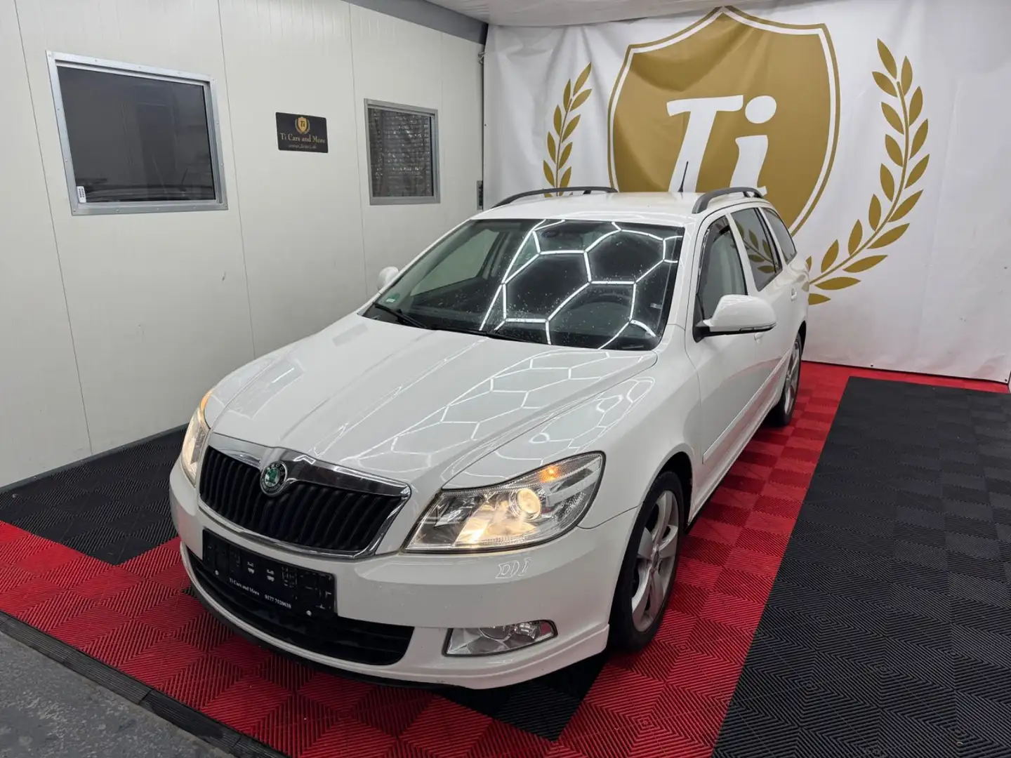Skoda Octavia *Octavia*Combi*Sport*Edition*STZGH*NAVI* Weiß - 1