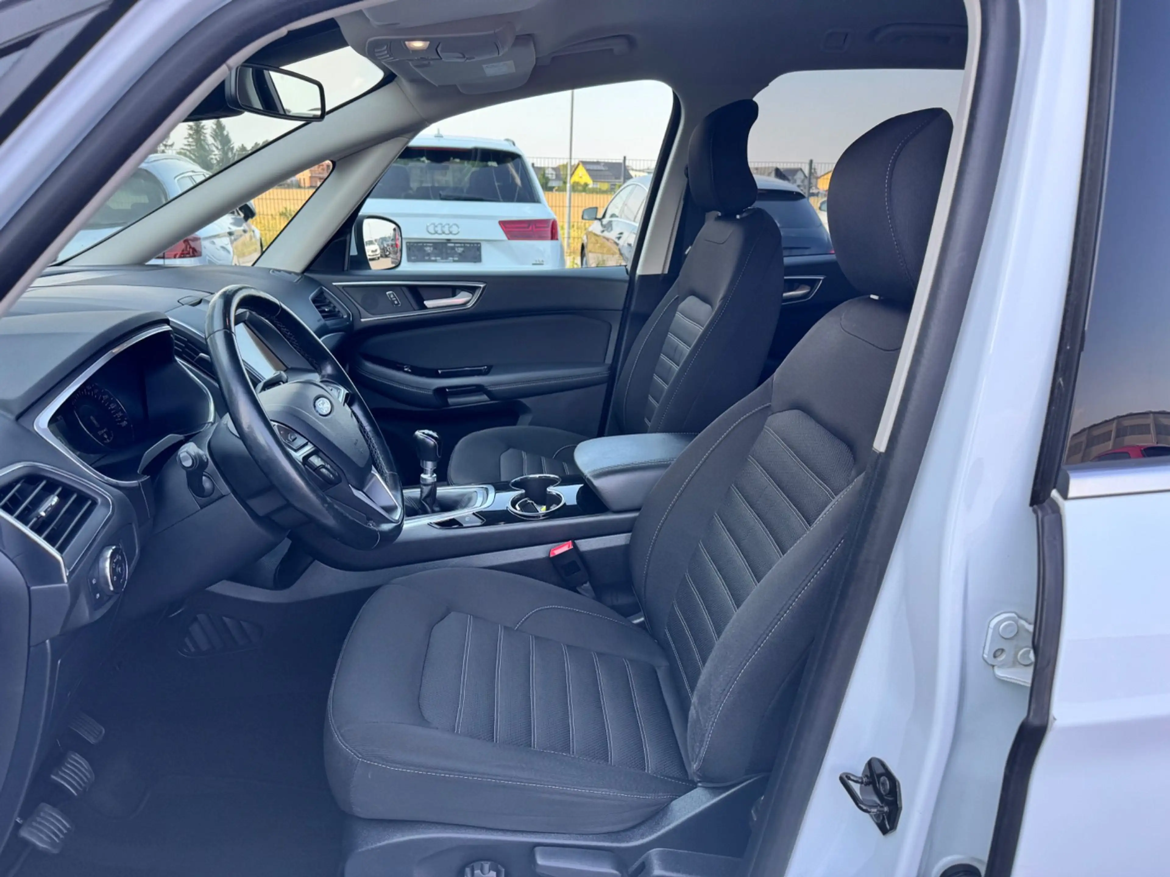 Ford Galaxy 2,0 EcoBlue SCR Titanium — photo 9