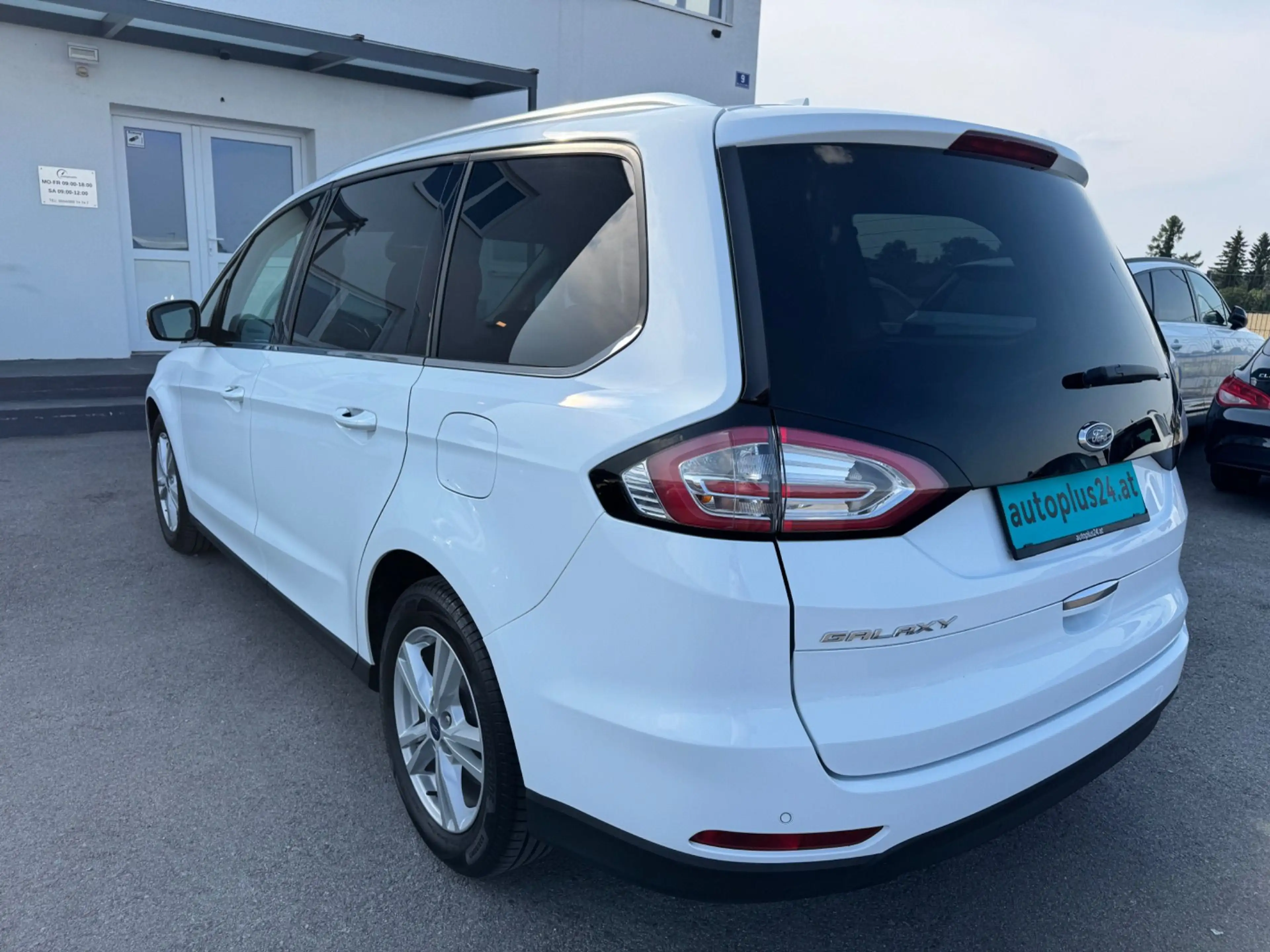 Ford Galaxy 2,0 EcoBlue SCR Titanium — photo 4