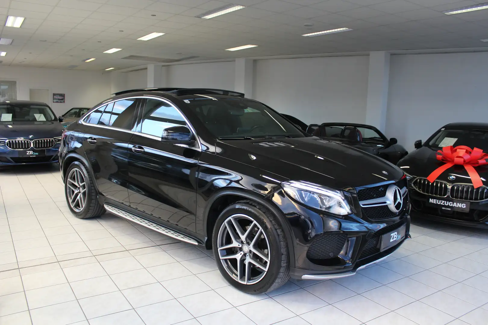 Mercedes-Benz GLE 350 GLE 350 d 4Matic AMG Sportpaket // Panorama// Noir - 1