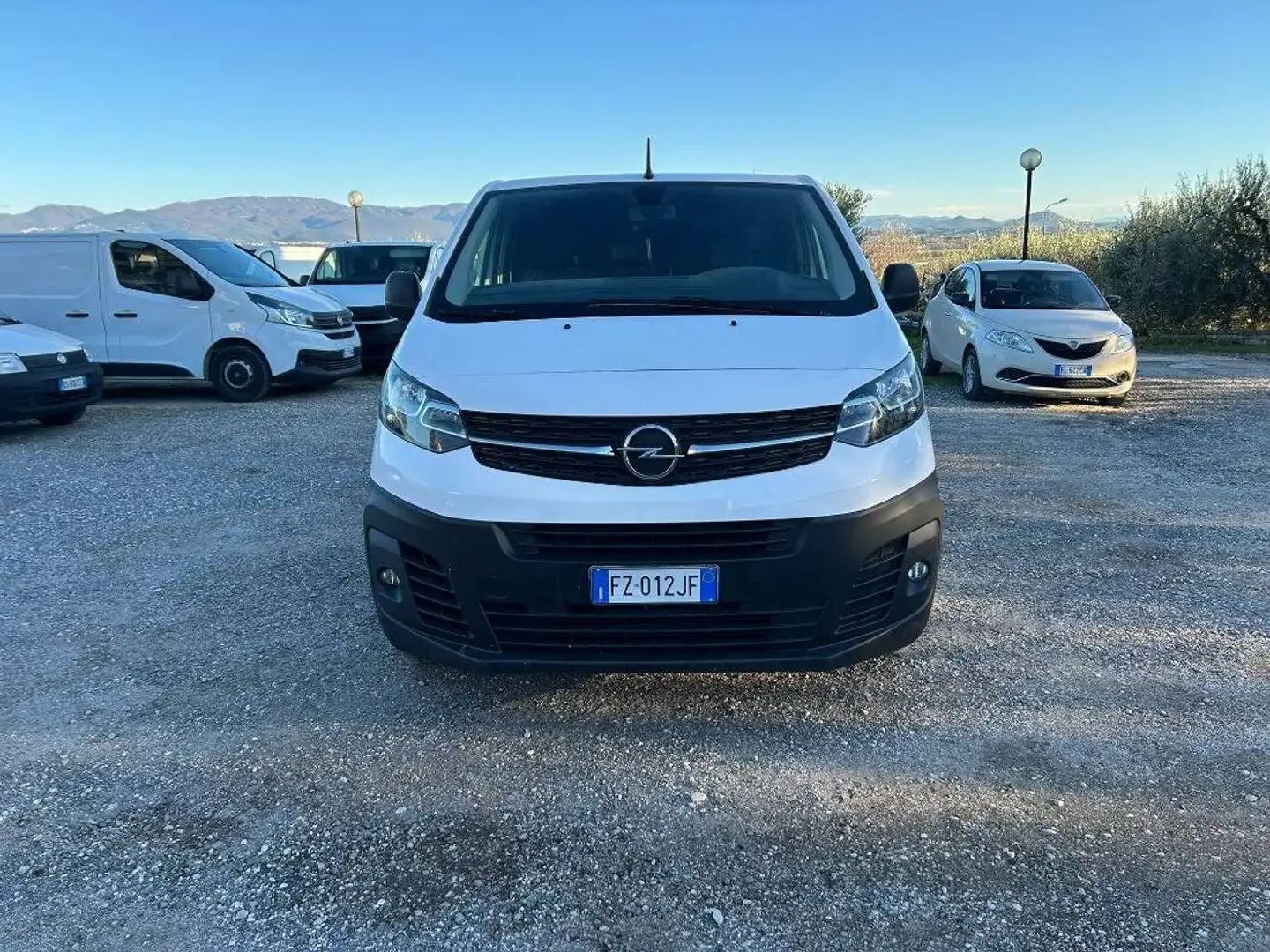Opel Vivaro L2H1 1.5d 120cv Essentia S&S mt6 +IVA Bianco - 2