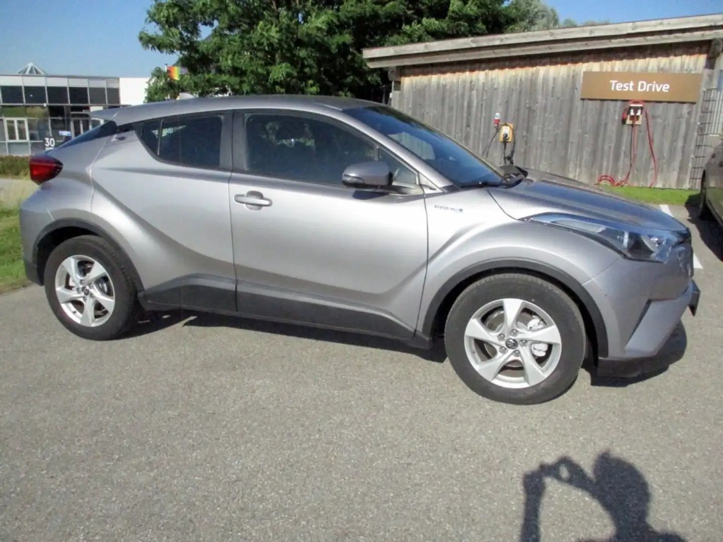 Toyota C-HR 1,8 HSD C-ENTER + IZS Grau - 2