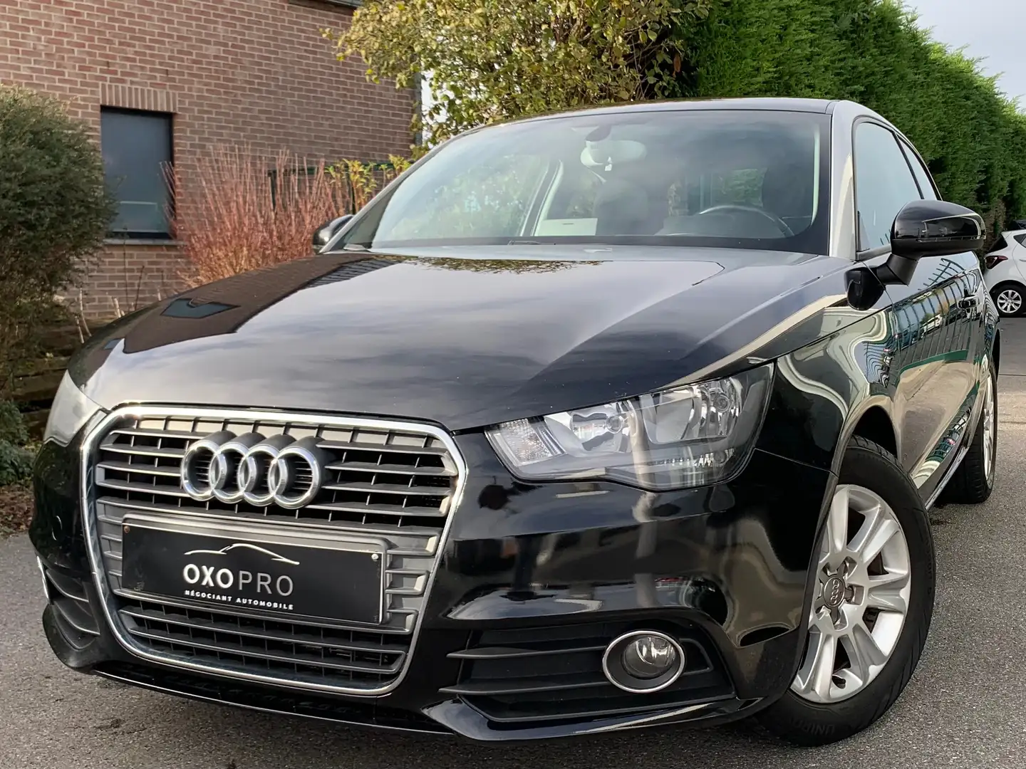 Audi A1 1.2 TFSI / GPS / Clim Auto / PDC / PRIX EMPORTER Noir - 1