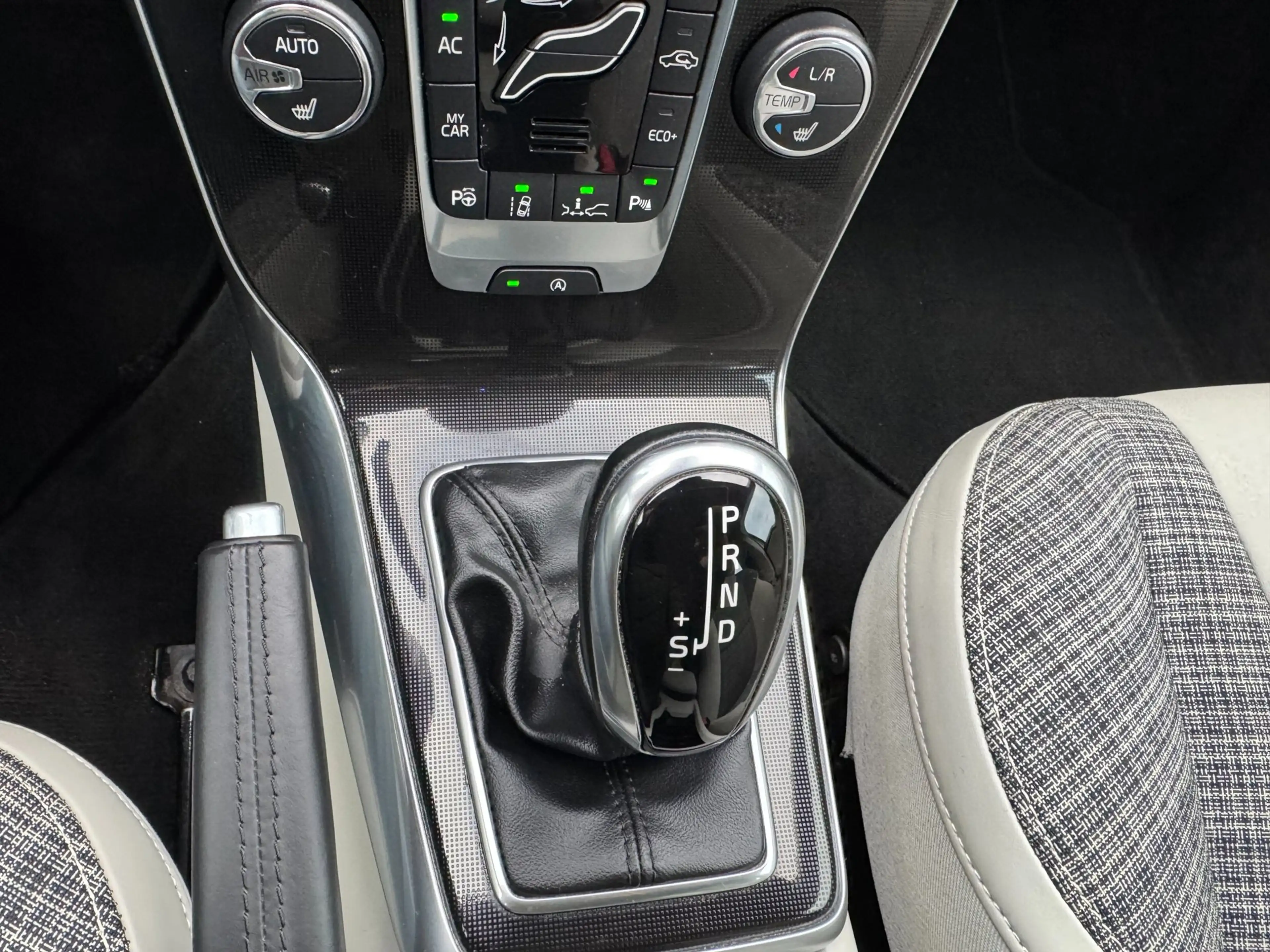Volvo V40 Cross Country 1.5 T3 Nordic+ AUTOMAAT!! — photo 14
