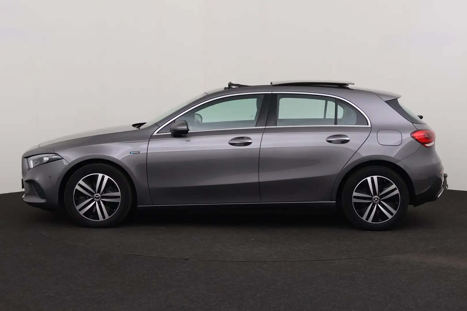 Mercedes-Benz e PROGRESSIVE LINE iA + GPS + LEDER + CAMERA + PDC Grijs - 2