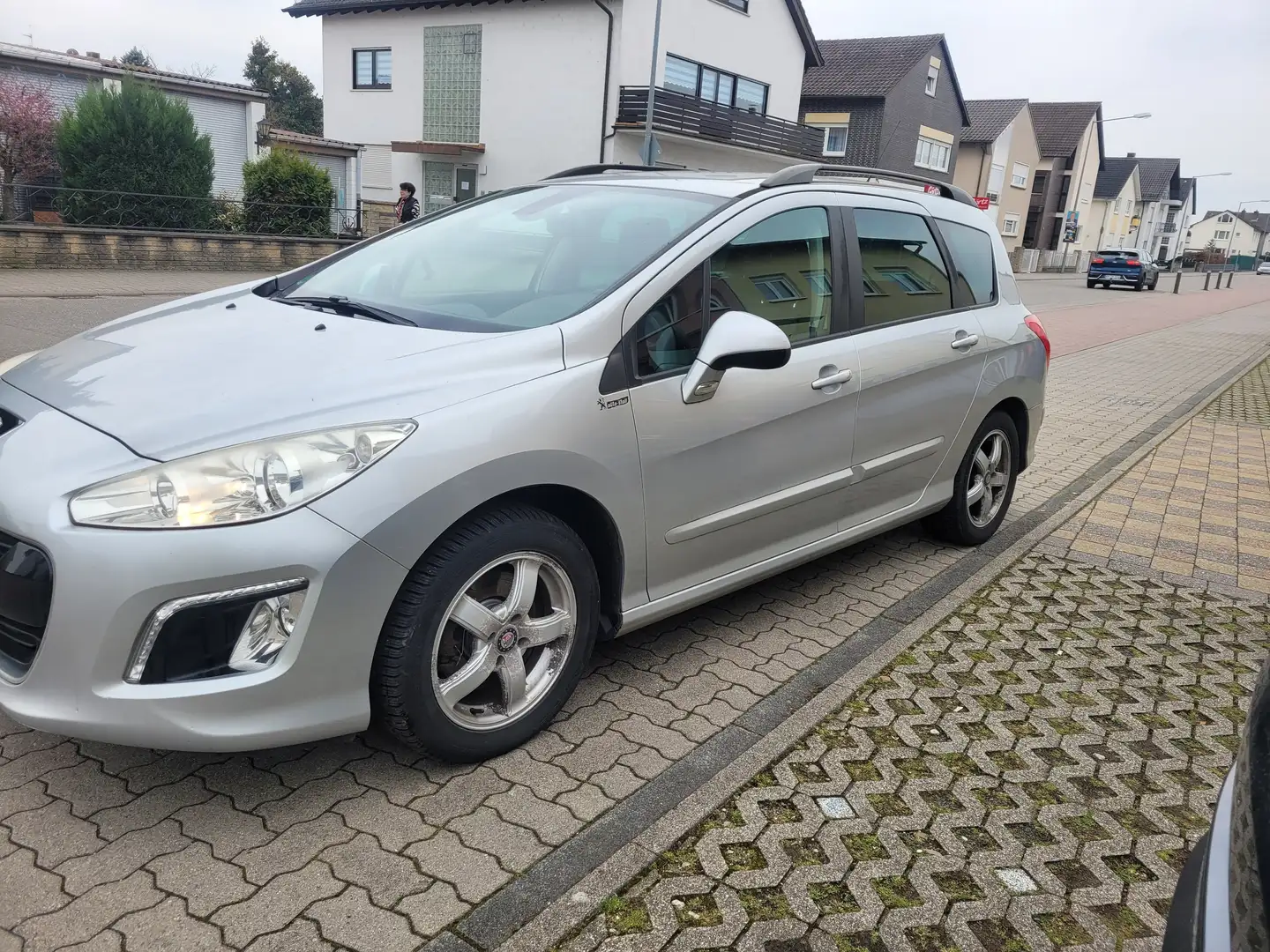 Peugeot 308 SW HDi FAP 150 Active Argintiu - 2