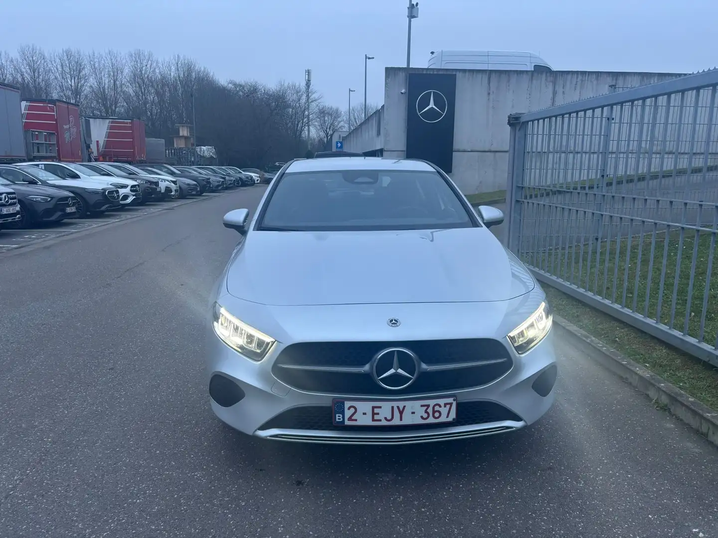Mercedes-Benz A 250 e PHEV Luxury Line Gris - 2