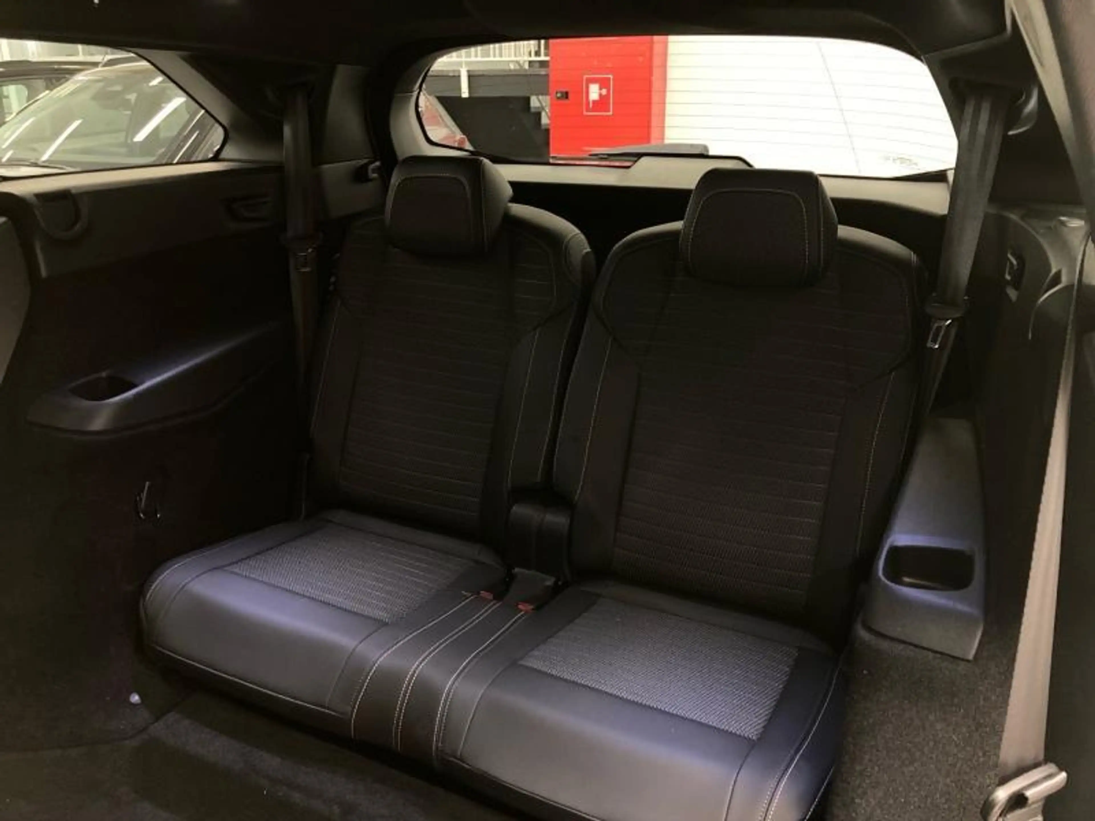 Peugeot 5008 III & e- Allure * 7pl * — photo 14