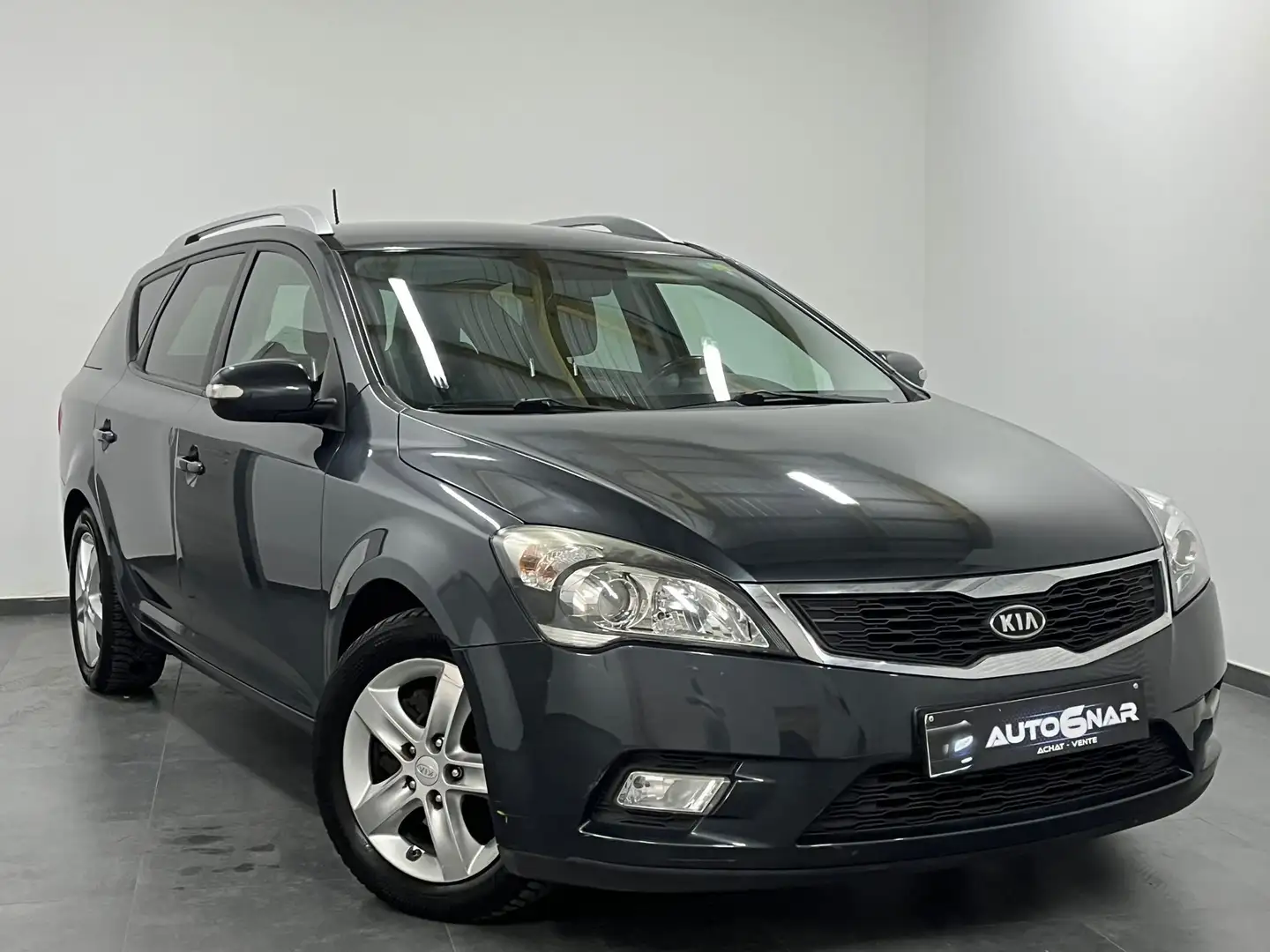 Kia Ceed / cee'd Cee'D 1.6 CRDi - Airco - Navi - Boite Auto Gris - 1