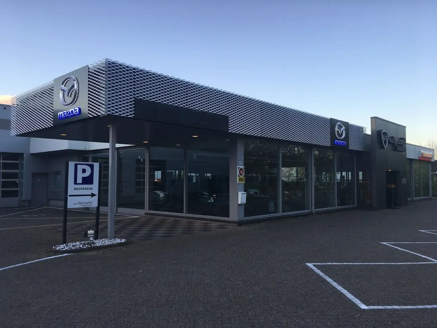 Mazda 3 2.0 e-SkyActiv-G M Hybrid 150 Sportive | JBL | Nav Grijs - 1