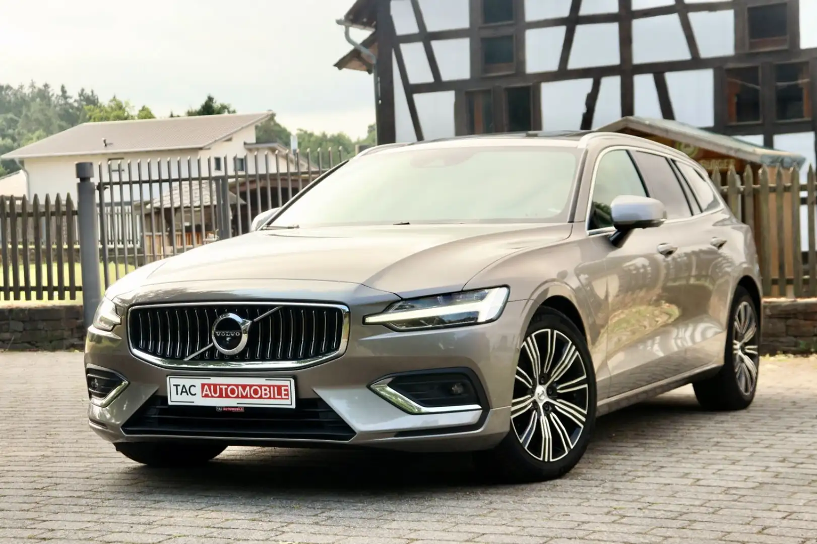 Volvo V60 Inscription AWD PANO HUD H&K 1.Hd Voll! Grigio - 2