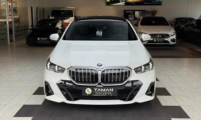 BMW 5 Series view 3