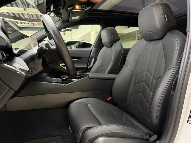 BMW 5 Series view 14