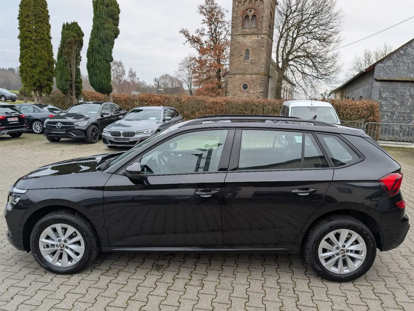 Skoda Kamiq 1.5 TSI DSG Selection Schwarz - 2