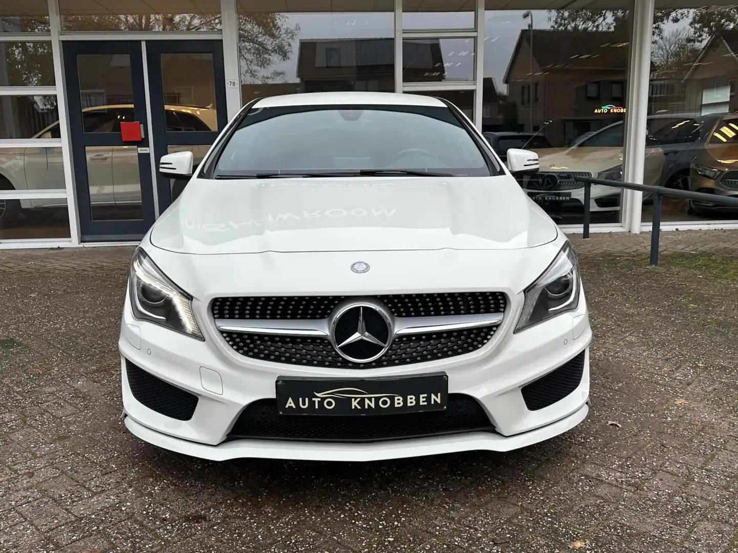 Mercedes-Benz CLA 180 Shooting Brake AMG Line Led, Climat, Navi, Bluetoo Weiß - 2