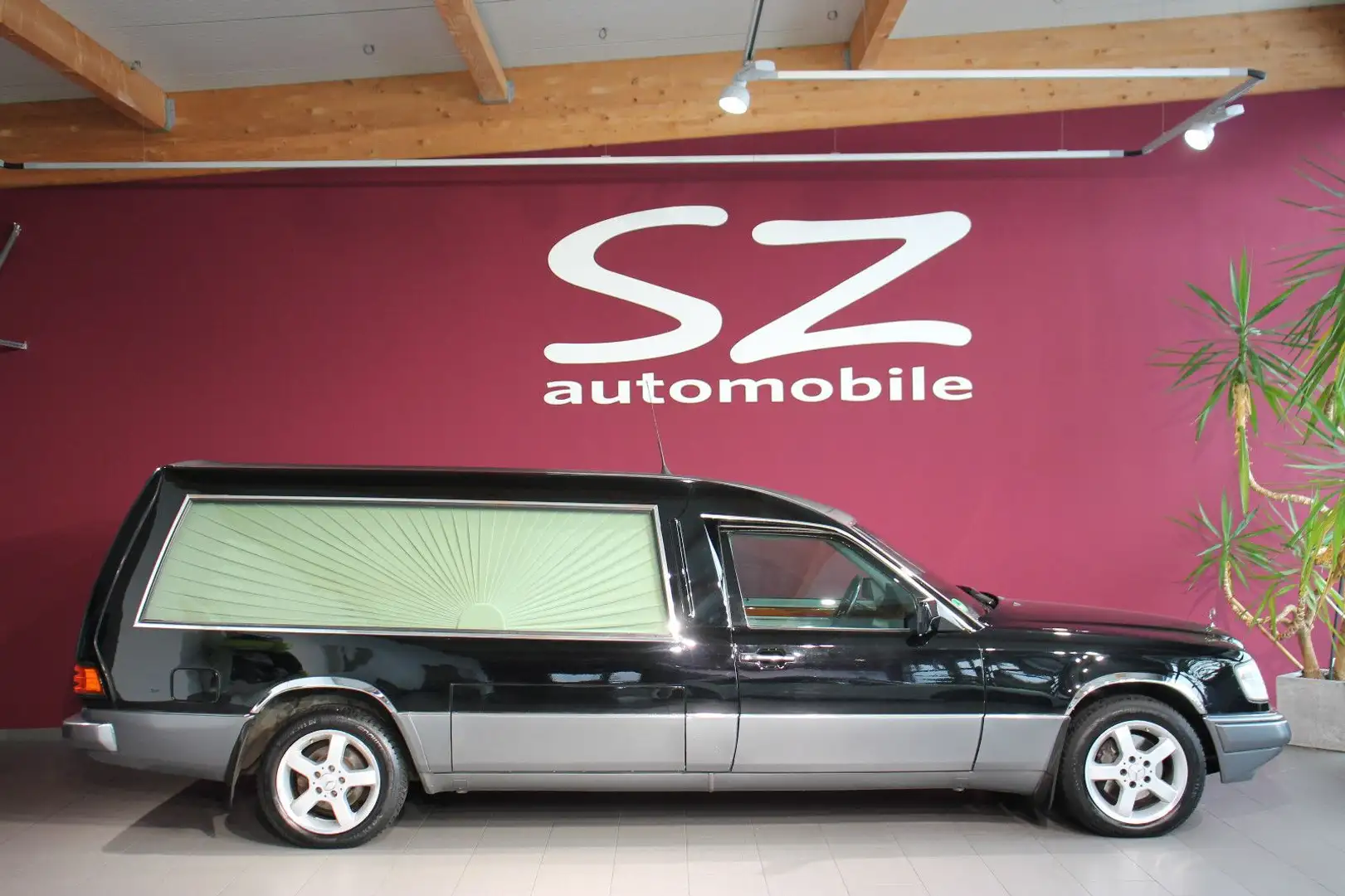 Mercedes-Benz E 280 Rappold Bestattungswagen/Leichenwagen Zwart - 1