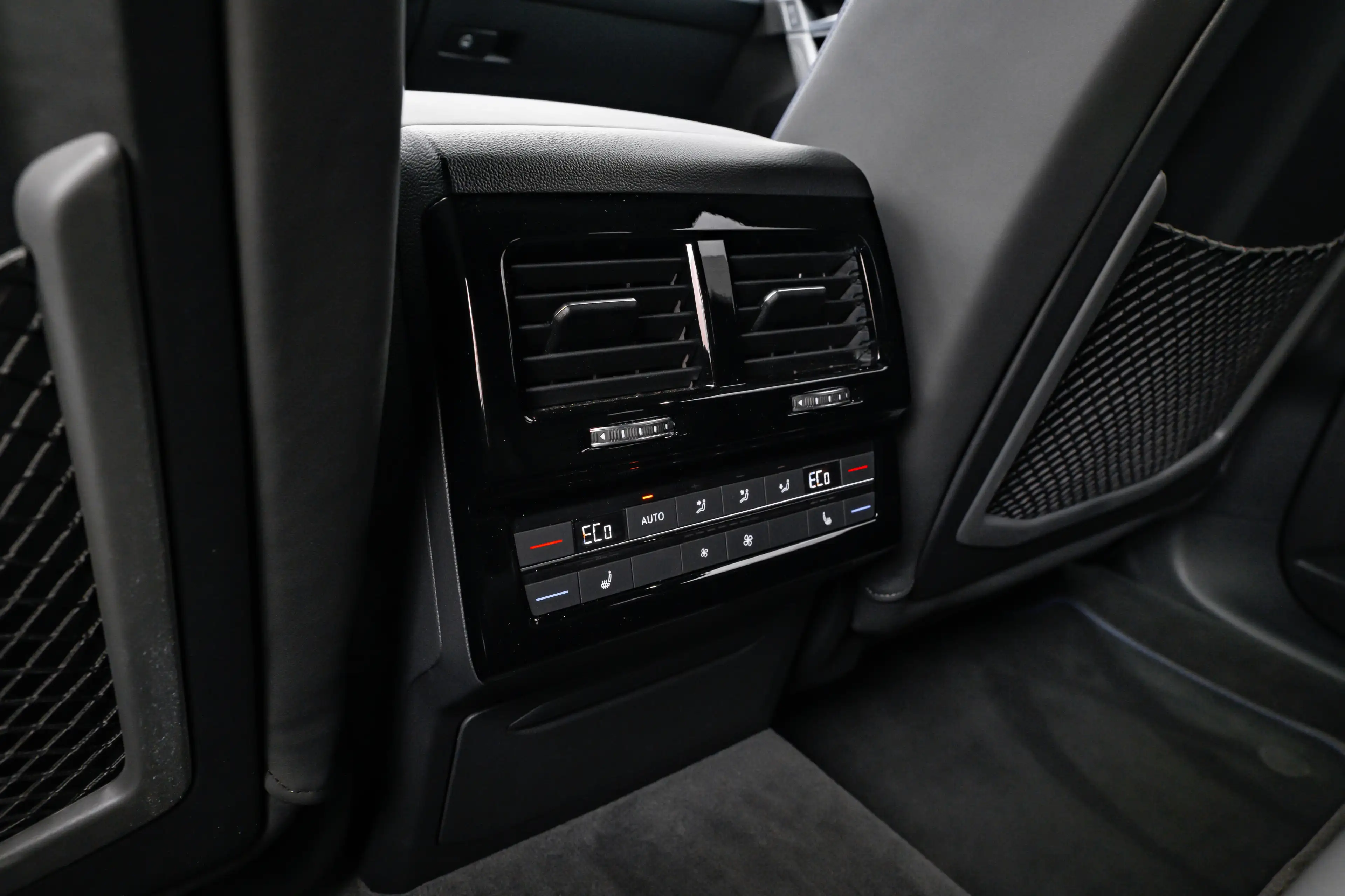 Volkswagen Touareg 3.0 TSi eHybrid 4MOTION R l Trekhaak Elektr. l DYN — photo 34