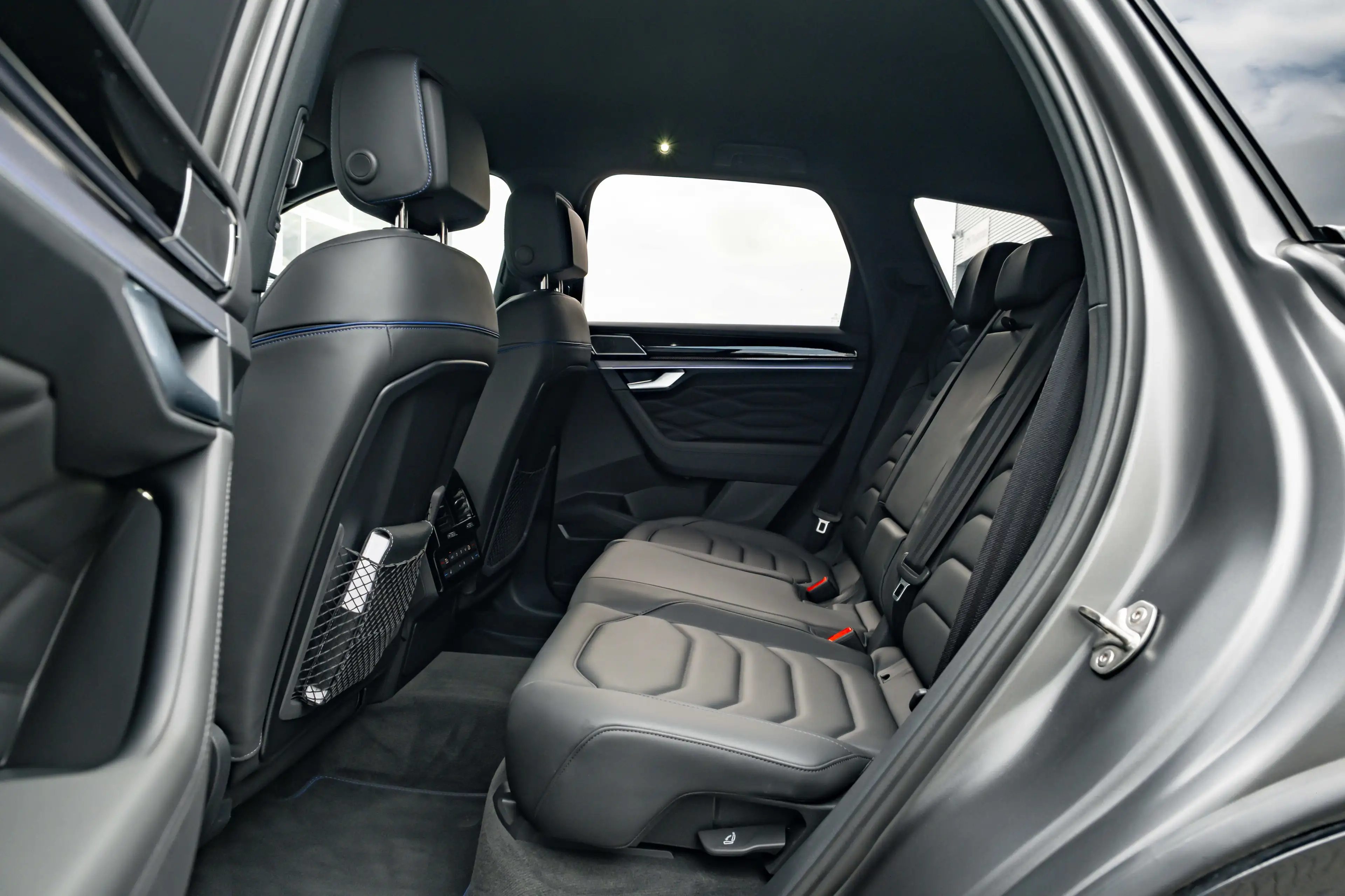 Volkswagen Touareg 3.0 TSi eHybrid 4MOTION R l Trekhaak Elektr. l DYN — photo 32