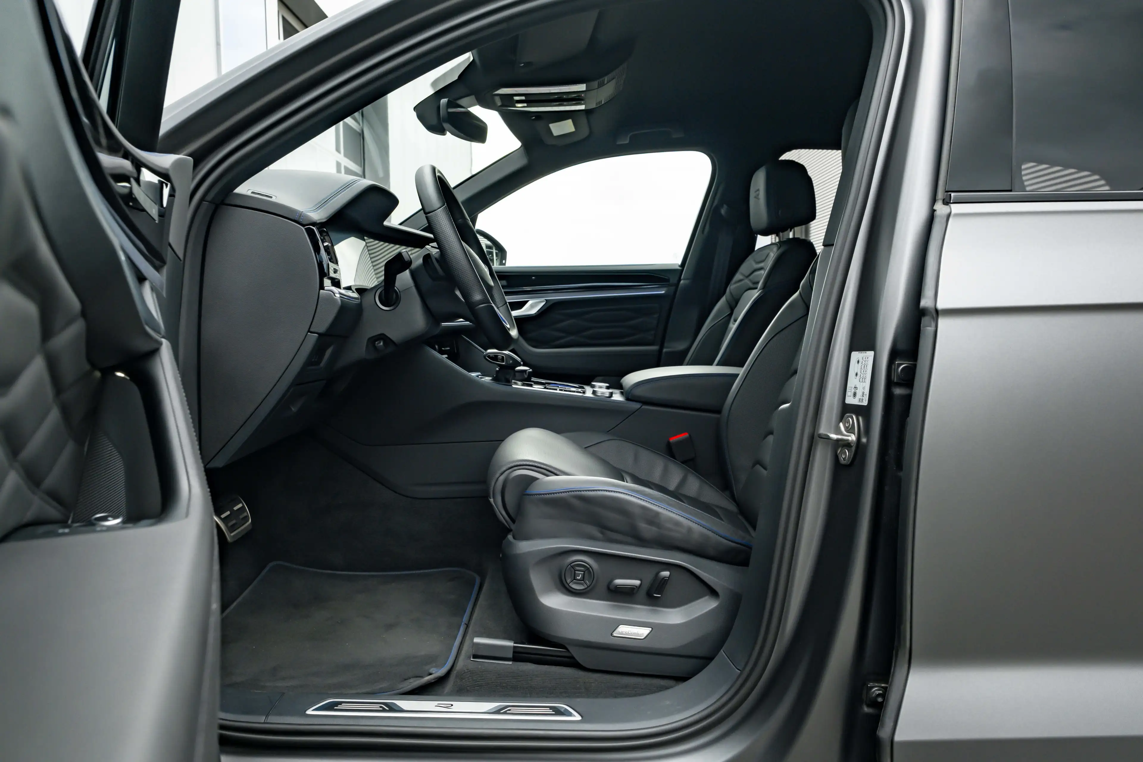 Volkswagen Touareg 3.0 TSi eHybrid 4MOTION R l Trekhaak Elektr. l DYN — photo 25
