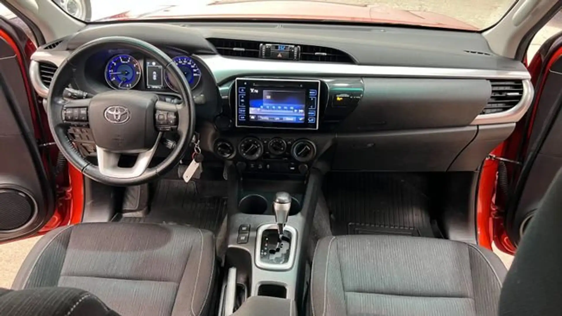 Toyota Hilux Doble Cabina 2.4 150D 4x4 VXL Aut. Naranja - 2