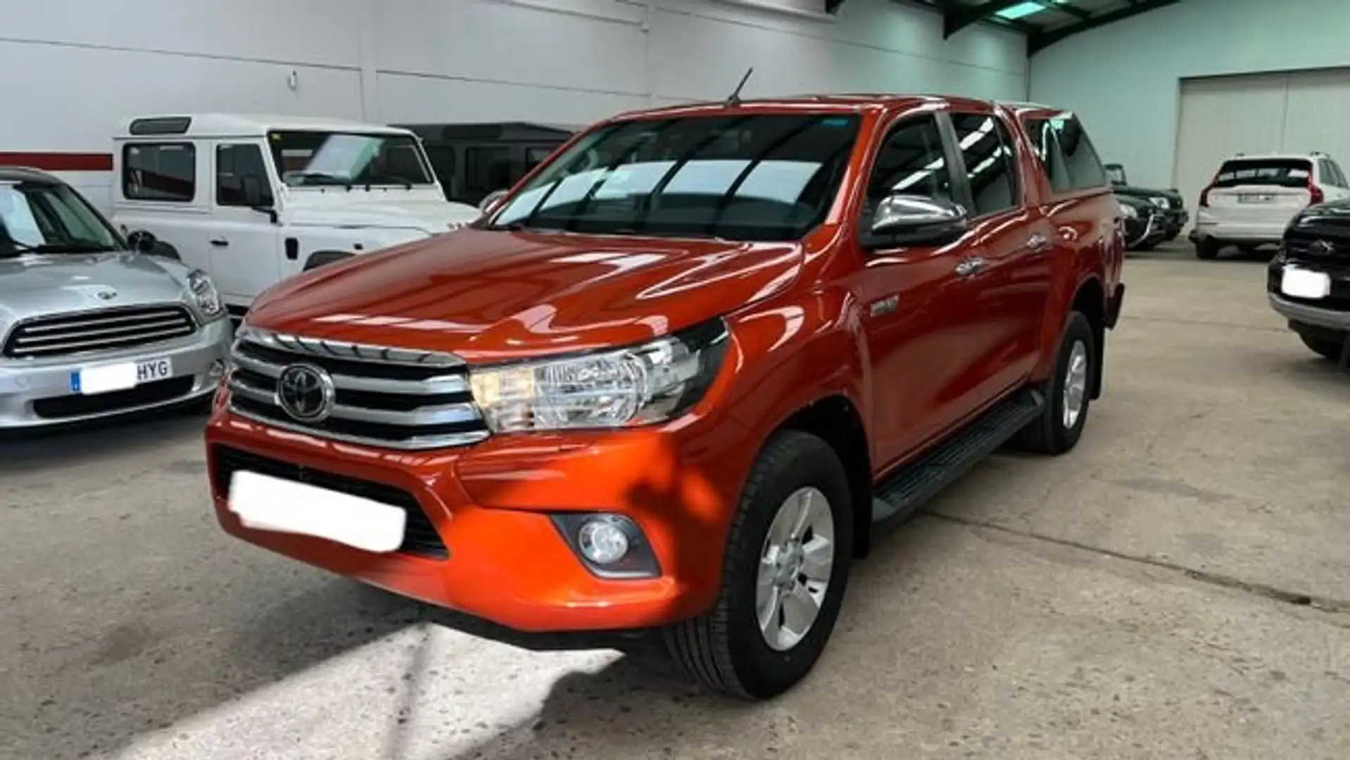 Toyota Hilux Doble Cabina 2.4 150D 4x4 VXL Aut. Naranja - 1