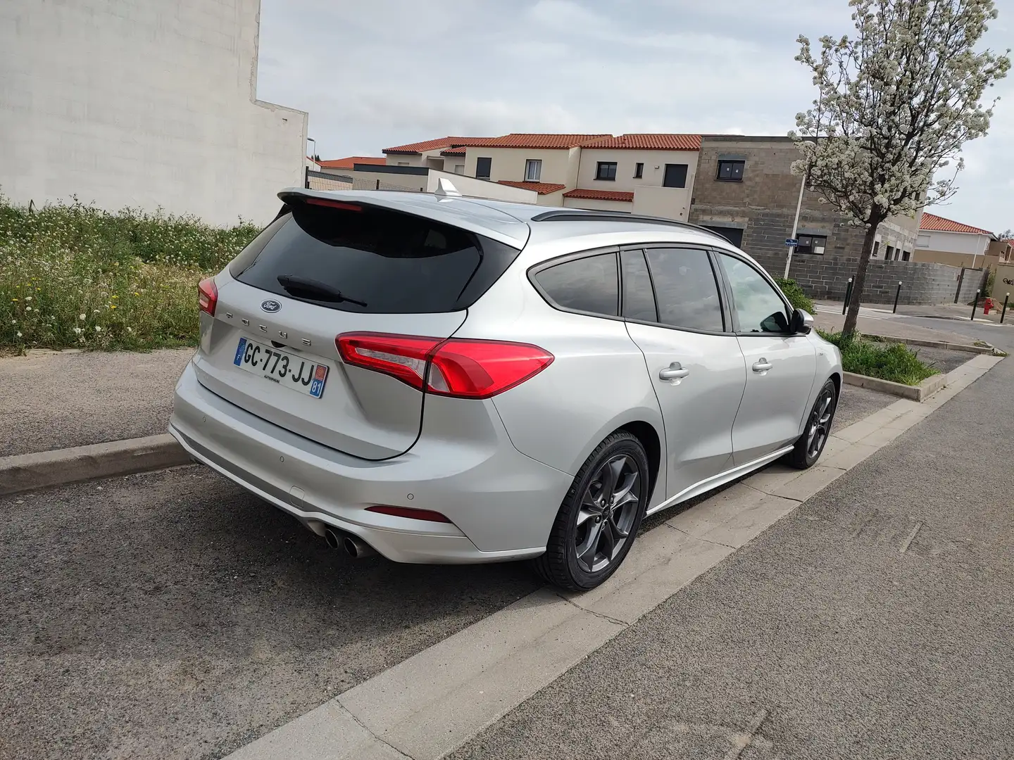 Ford Focus IV SW 1.5 ECOBLUE 120 ST-LINE-X BV8 POWERSHIFT Gris - 2