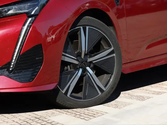 Peugeot 308 view 5