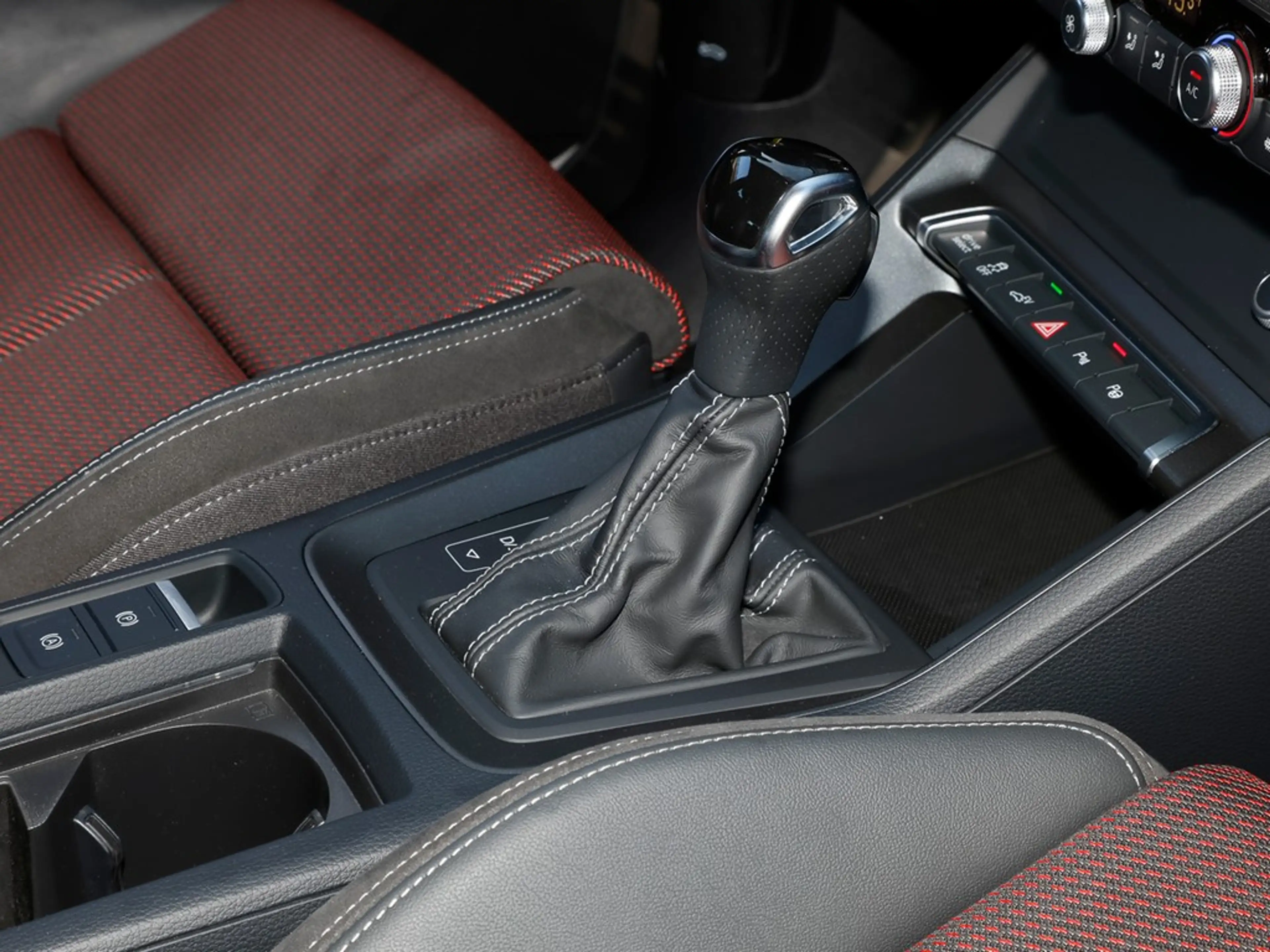 Audi Q3 Sportback 45 TFSI e S line Interieuer LED — photo 15