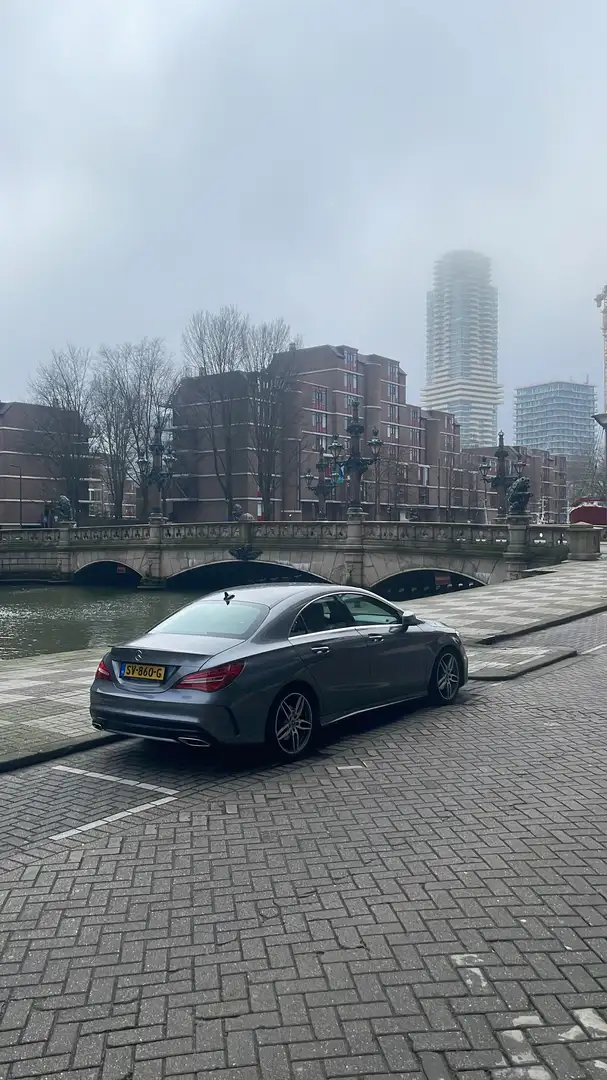 Mercedes-Benz CLA 180 7G-DCT AMG Line Grijs - 1