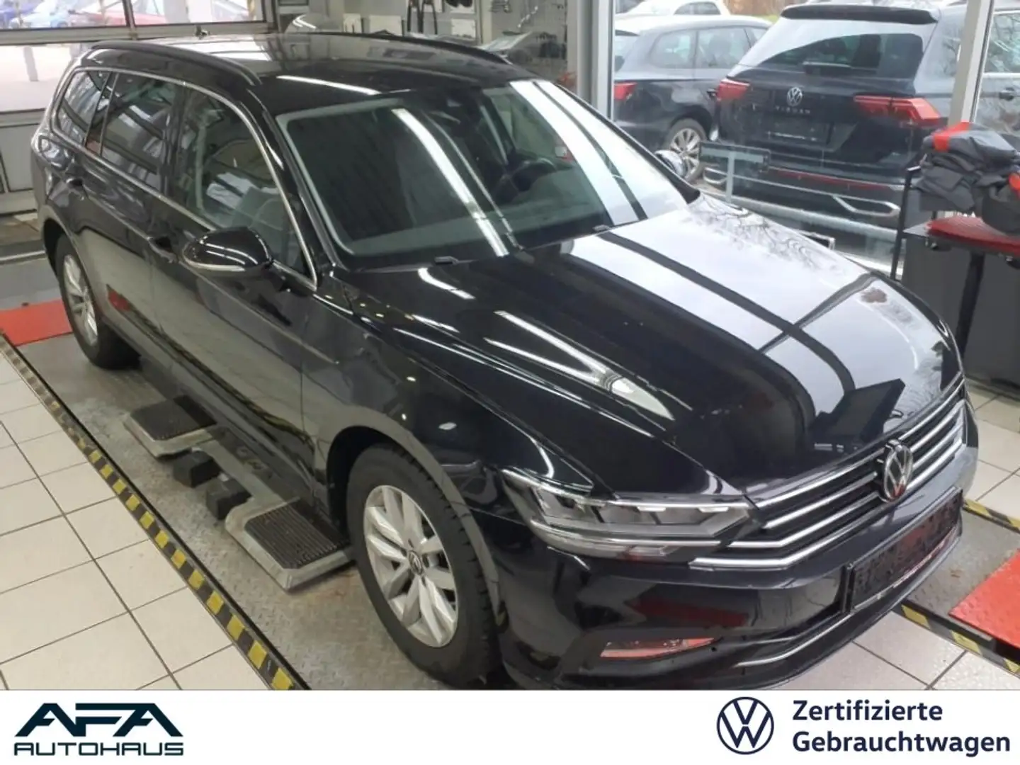 Volkswagen Passat Var. 1.5 TSI Business DSG AHK*ACC*NAV*SHZ Schwarz - 1