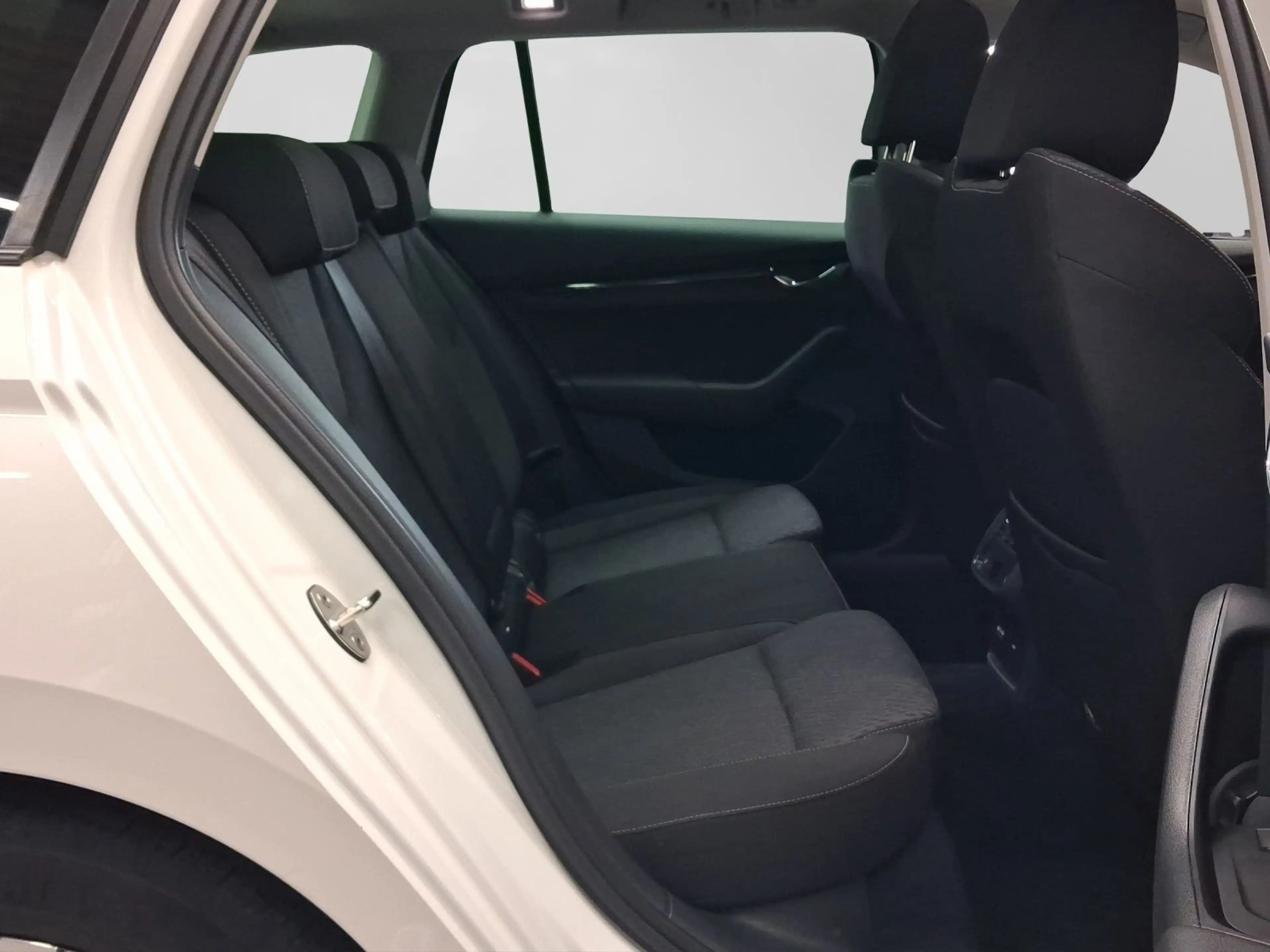 Skoda Octavia Combi 1.5 e-TEC DSG CLEVER LED NAVI PANO — photo 6