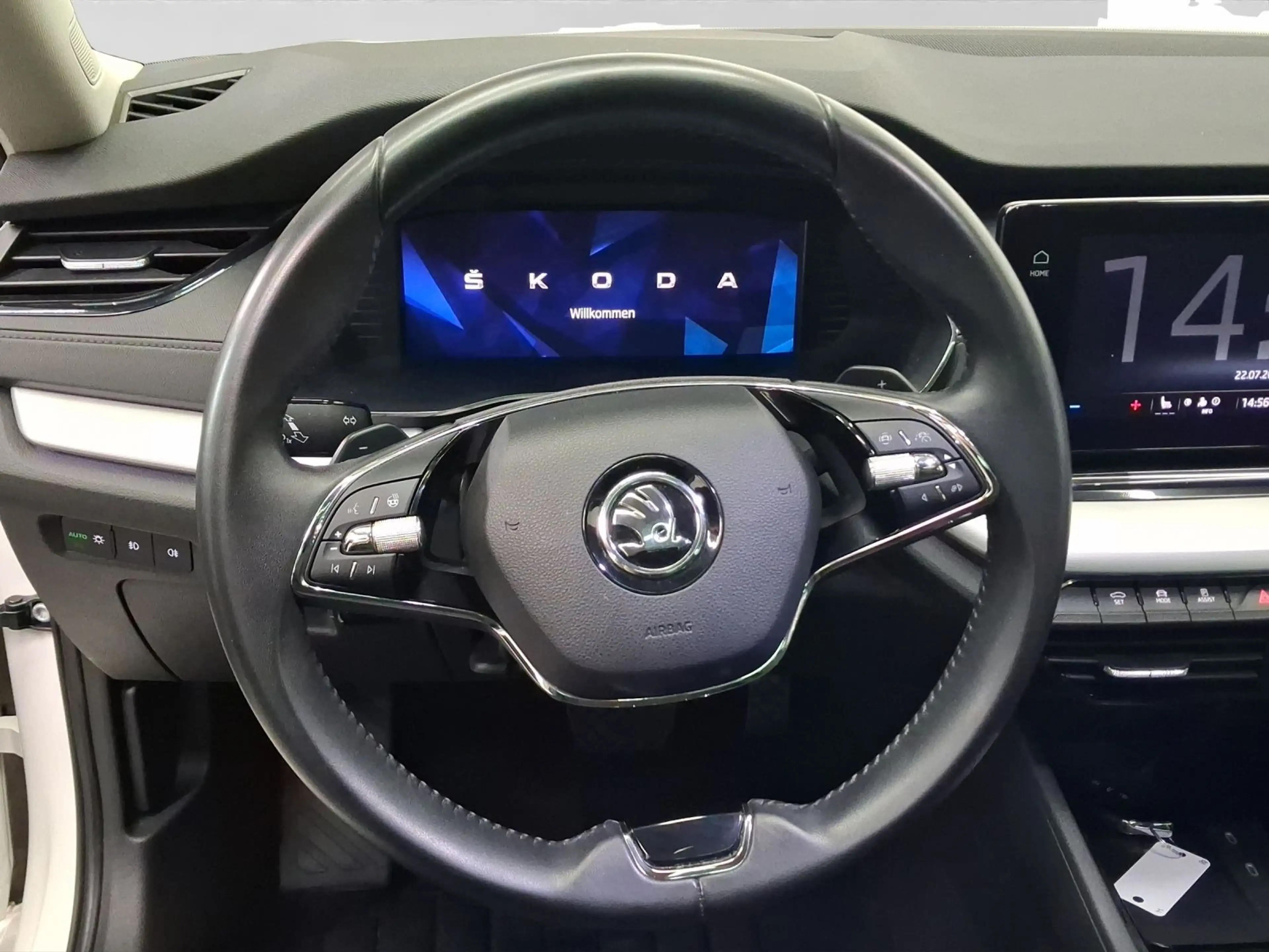 Skoda Octavia Combi 1.5 e-TEC DSG CLEVER LED NAVI PANO — photo 9