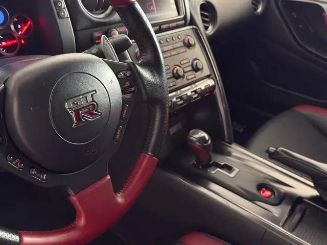 Nissan GT-R view 11