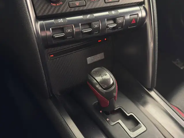 Nissan GT-R view 13