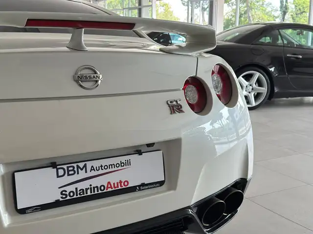Nissan GT-R view 6