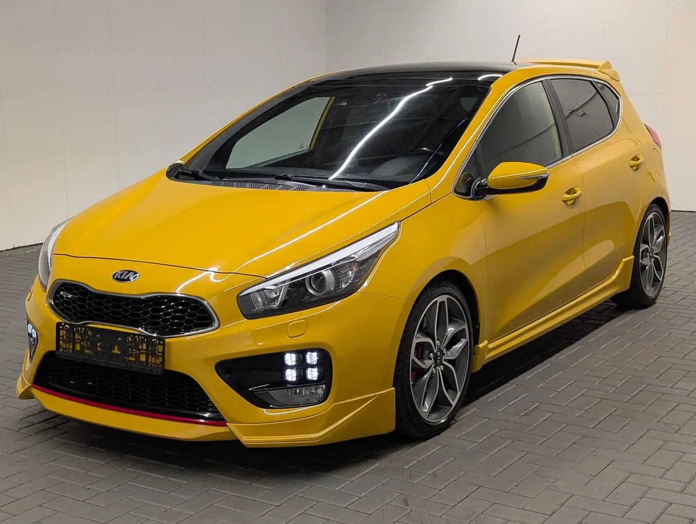 Kia Ceed / cee'd Ceed GT-Track Xenon/Navi/Pano/SHZ/Kam/Tempom./18 Geel - 1