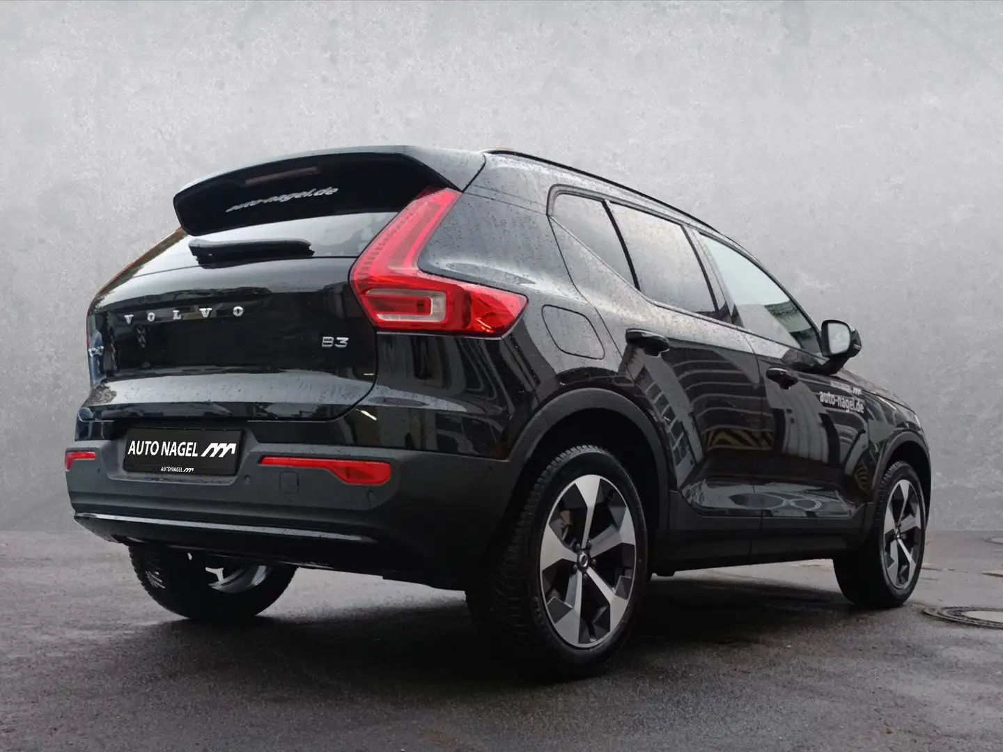 Volvo XC40 XC40 B3 Benzin 2WD Plus Dark Panodach Schwarz - 2