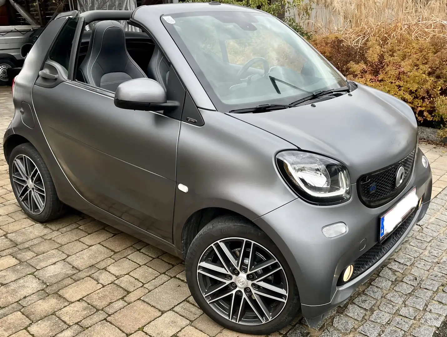 smart forTwo EQ cabrio 17,6kWh prime Grau - 2
