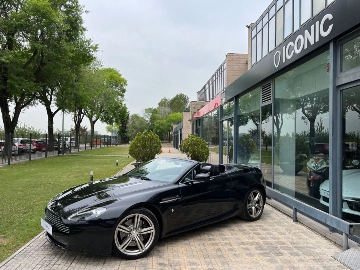 Aston Martin Vantage V8 N400 Roadster Negro - 1