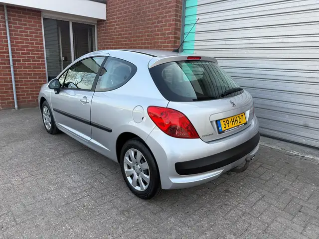 Peugeot 207 view 4