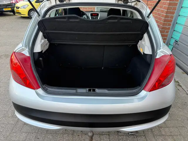 Peugeot 207 view 12