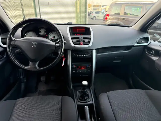 Peugeot 207 view 6