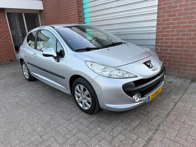 Peugeot 207 view 2